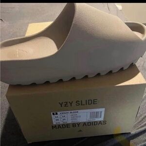 Adidas Yeezy Slide in Light Tan